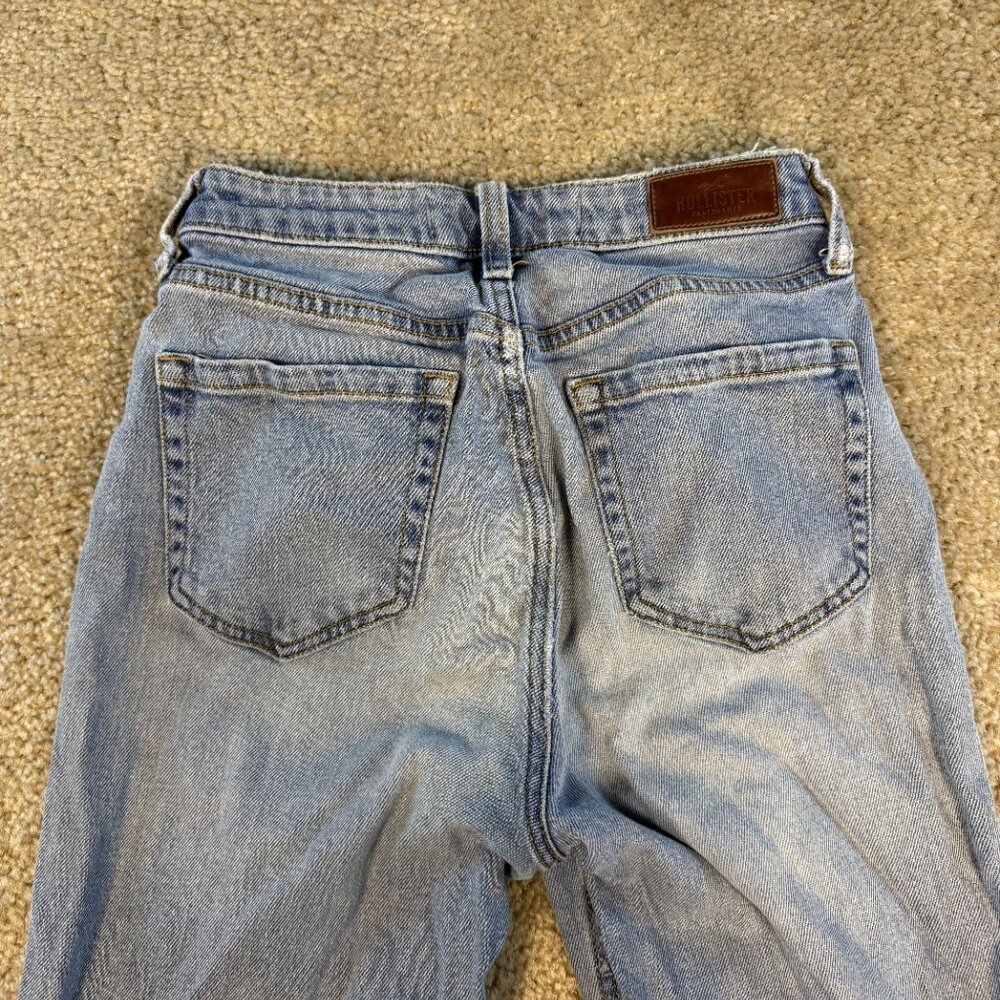 Hollister Womens Ultra High Rise Mom Jean Light Wash Distressed Size 1S F430 - Picture 10 of 16